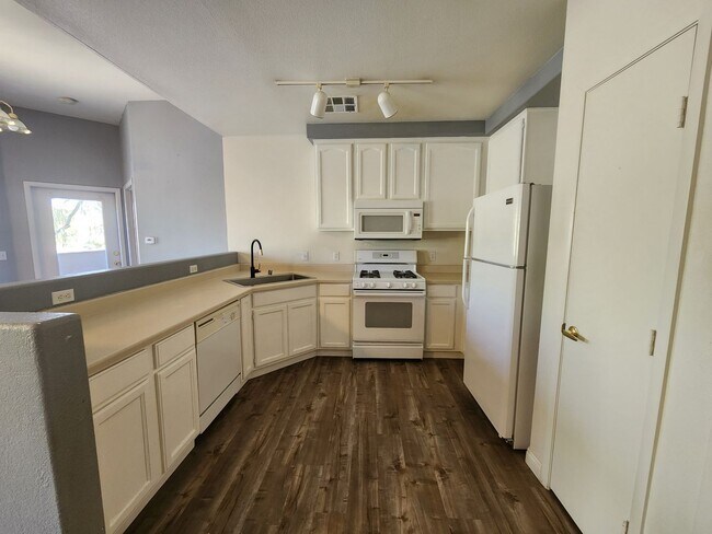 Building Photo - Cozy Condo in the Heart of Green Valley