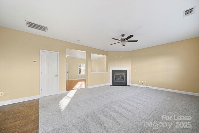 Building Photo - 6223 Woodland Commons Dr