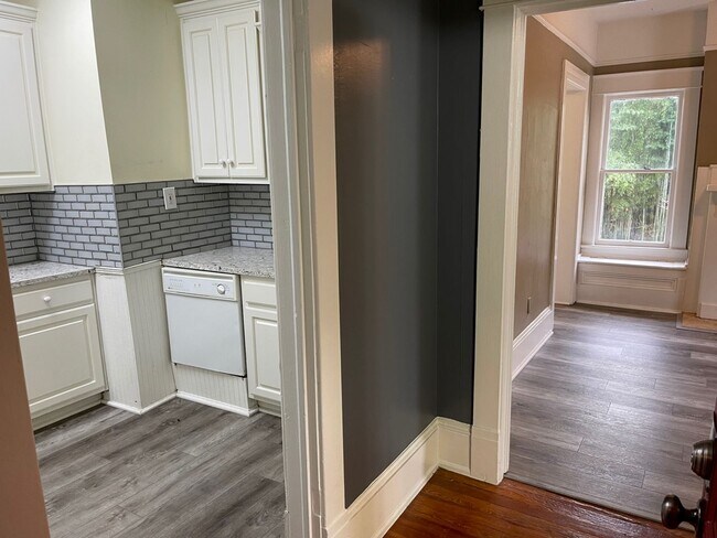 Building Photo - 890 N Highland Ave NE