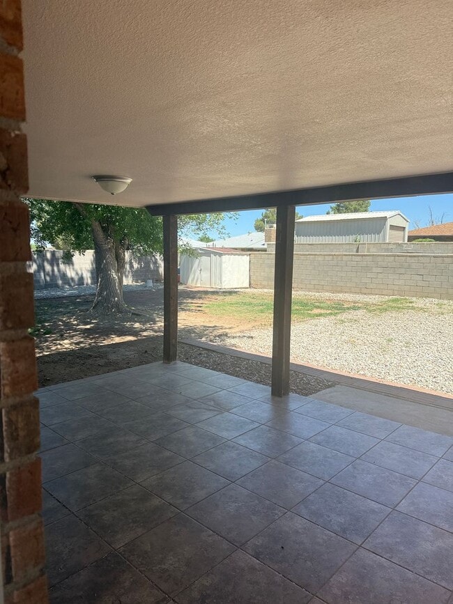 Building Photo - Delightful Home in a delightful and popular area.