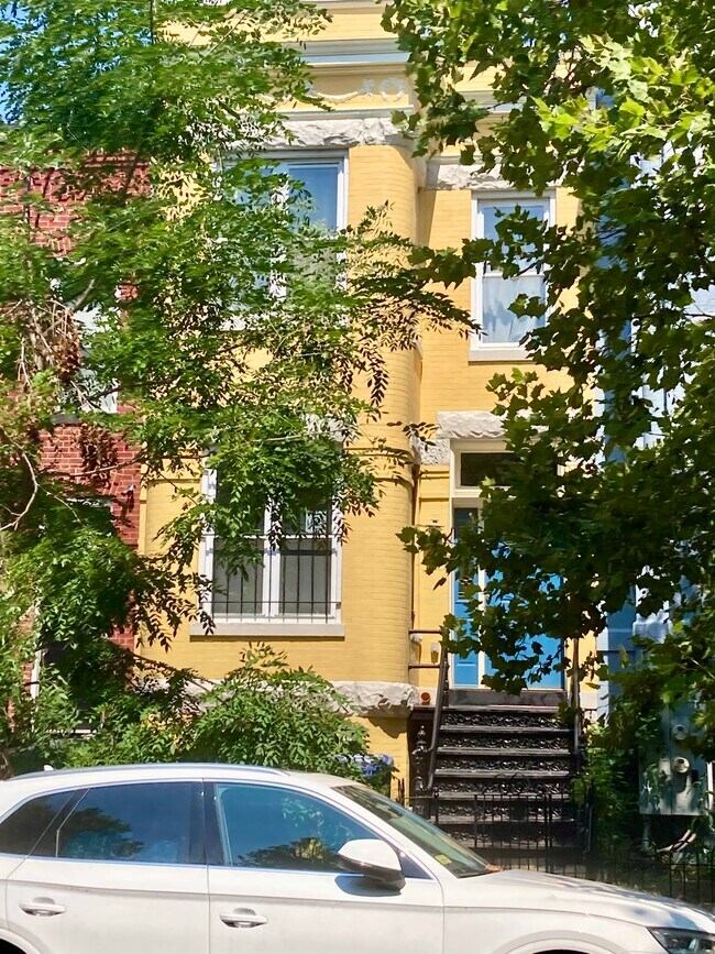 Primary Photo - 27 Q St NW
