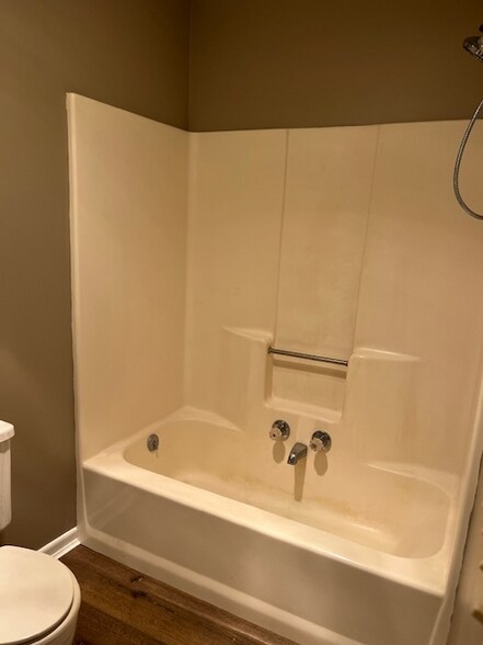 Building Photo - 160 Logan Rd