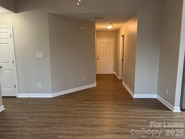 Building Photo - 4924 Aldersbrook Dr