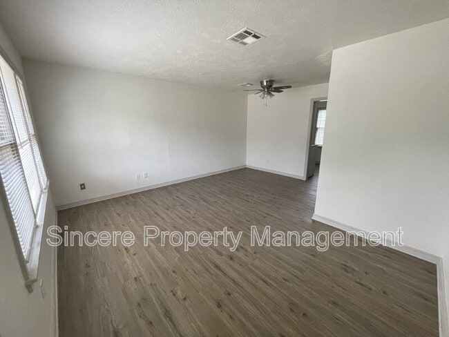 Building Photo - 1515 Casady Ln