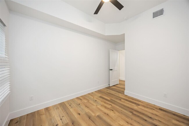 Building Photo - 8013 Cora St