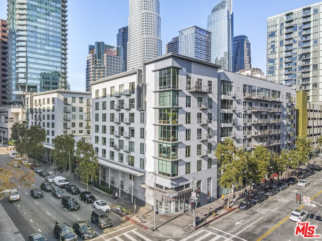 Building Photo - 645 W 9th St