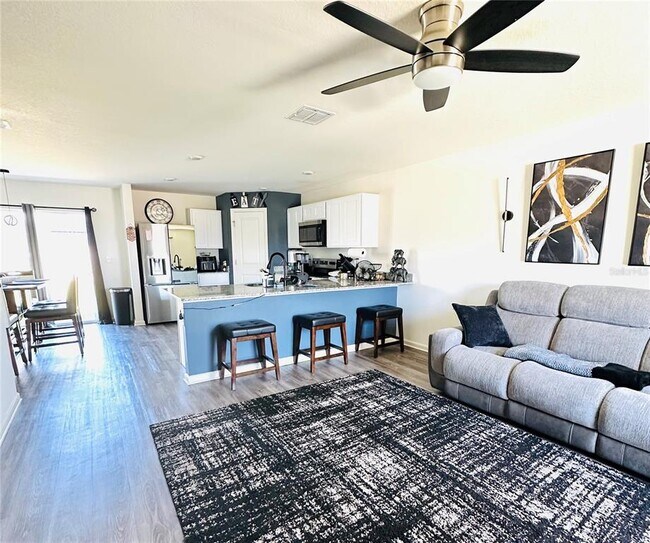 Building Photo - 1053 Ambleside Dr