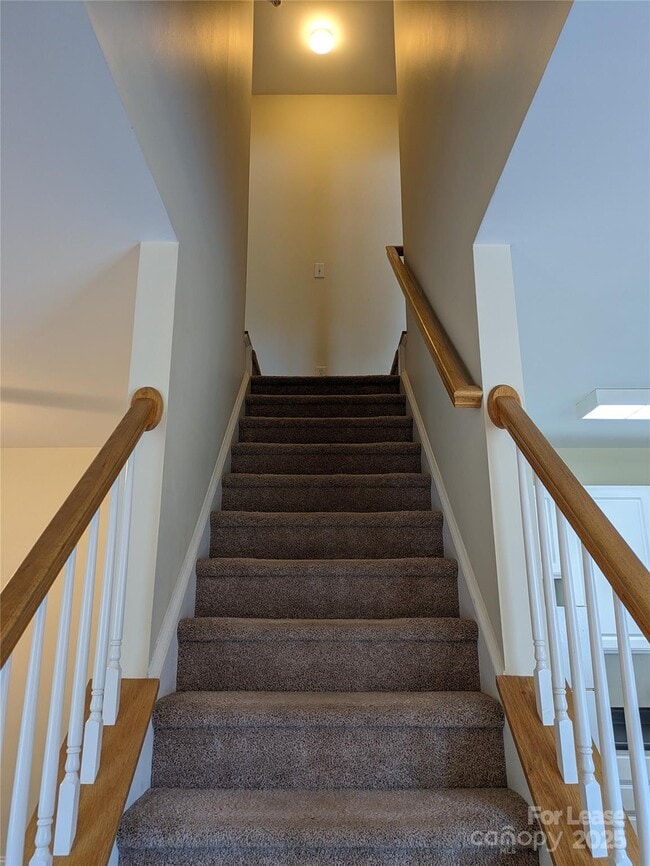 Building Photo - 917 Shearer St