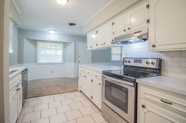 Building Photo - Great 3 bedroom 1.5 bathroom house!
