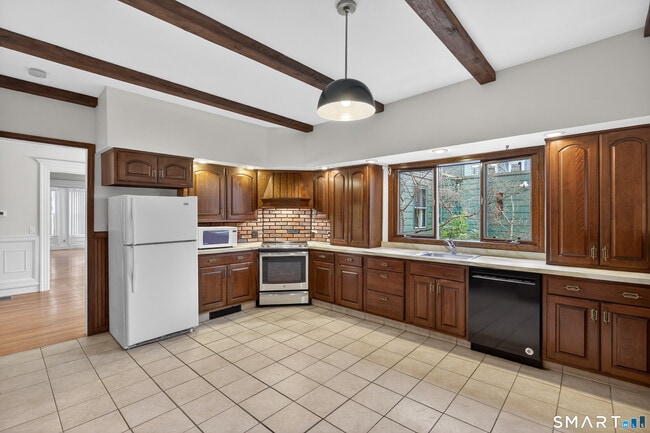 Building Photo - 339 Willow St