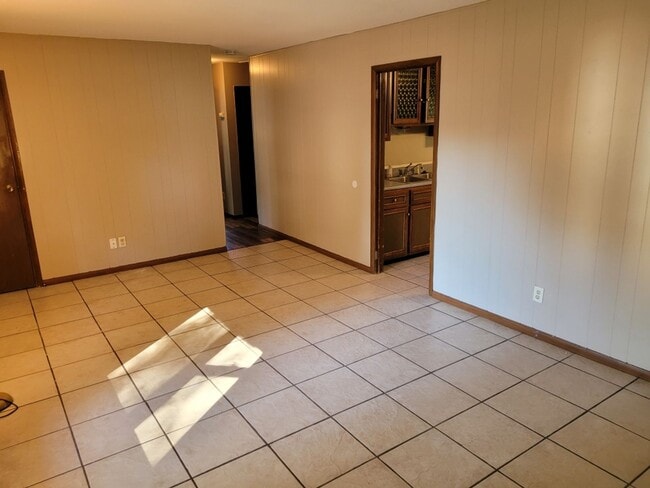 Building Photo - Great Ranch House next to a Park and Public Swimming Pool!