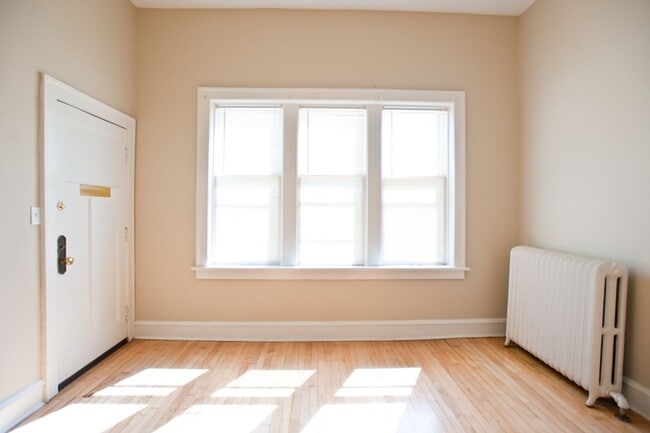 Building Photo - Spacious 2BR on Milwaukee’s Lower East Side – $1,395/mo | Heat Included + Free Laundry
