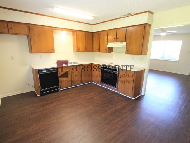 Building Photo - COMING SOON! 2 Bedroom 1 Bath Duplex in West Tyler!