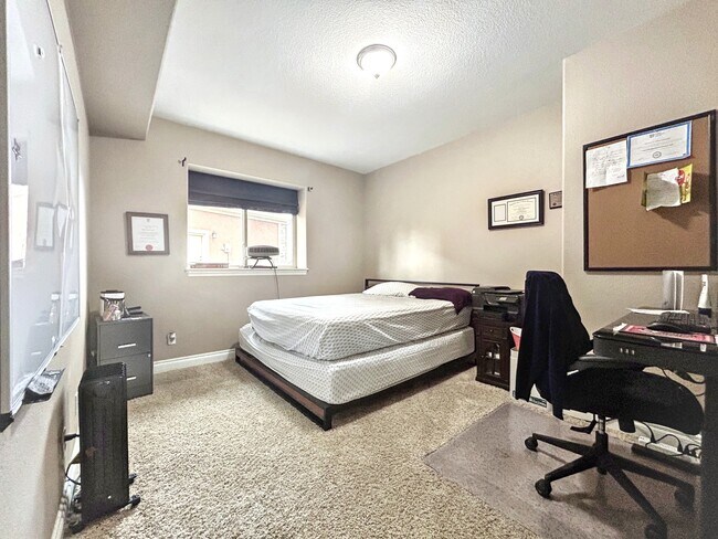 Building Photo - 717 Black Arrow Dr