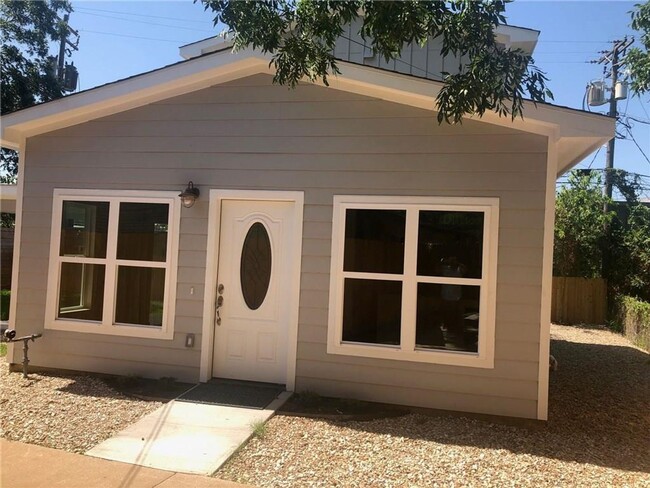 Building Photo - Charming 3 bedroom, 2 bathroom home locate...