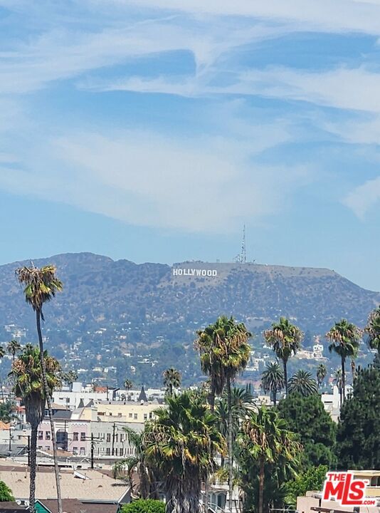 Building Photo - 105 S Mariposa Ave