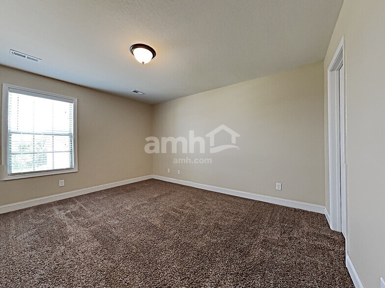 Building Photo - 7217 Deer Springs Way