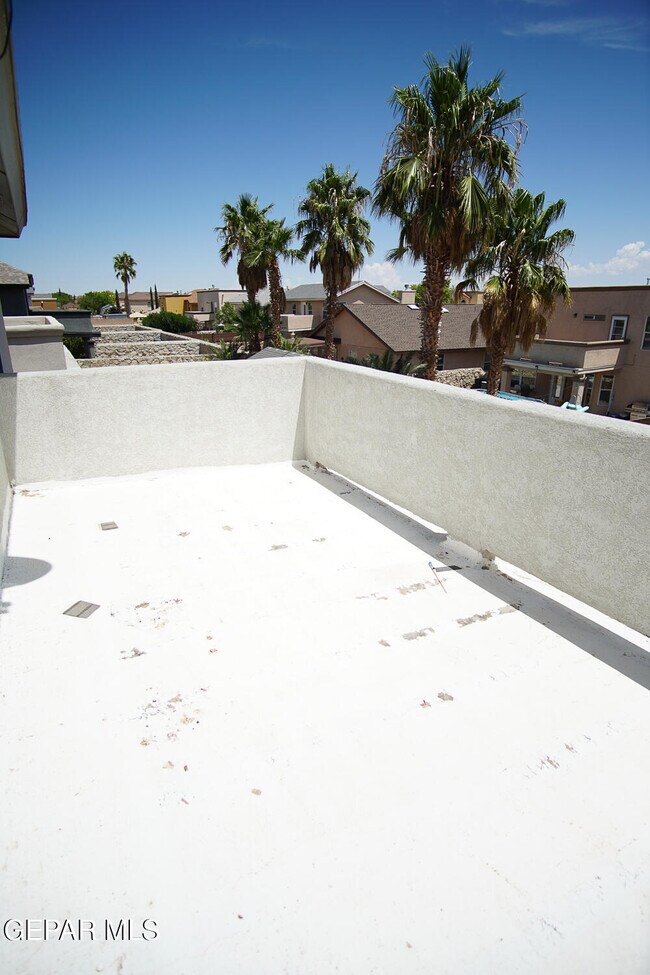 Building Photo - 10932 Acoma St