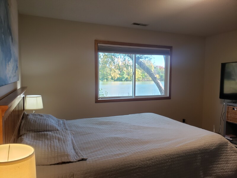 Building Photo - 5 Round Lake Trail