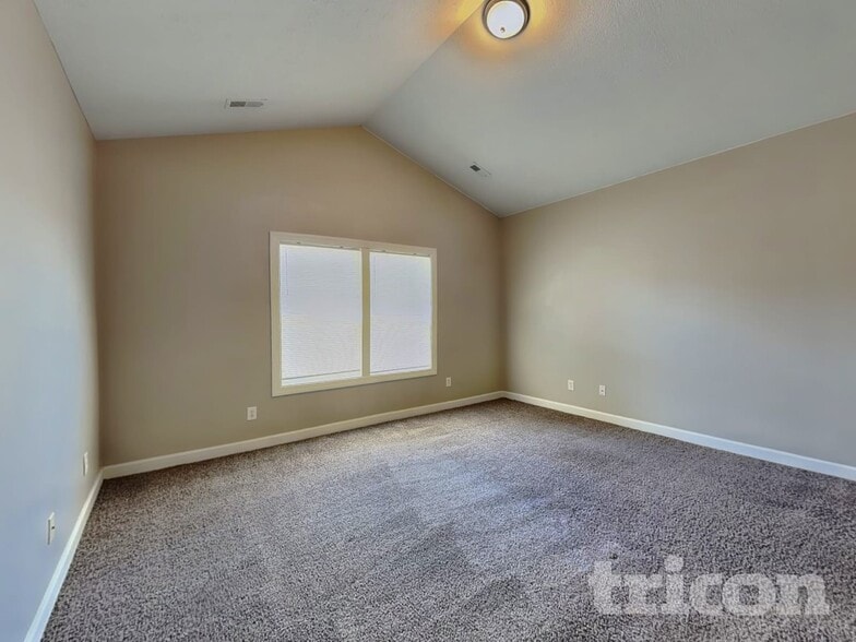 Building Photo - 5325 Montavia Ln