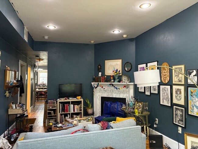 Building Photo - 367 Cardinal Medeiros Ave