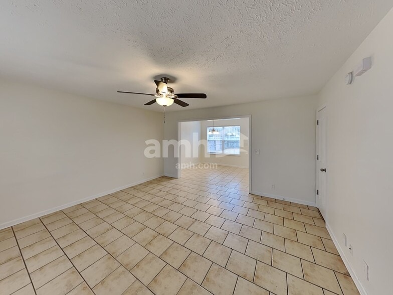 Building Photo - 1128 Eastwoods Dr