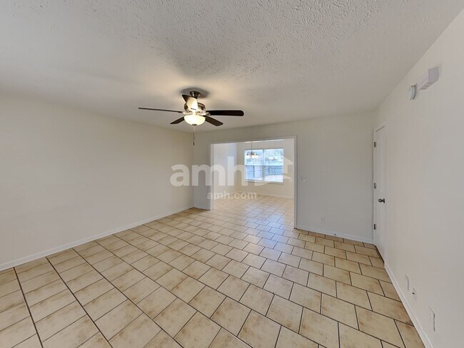 Building Photo - 1128 Eastwoods Dr