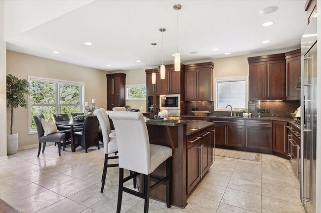 Building Photo - 6484 Ivy Way