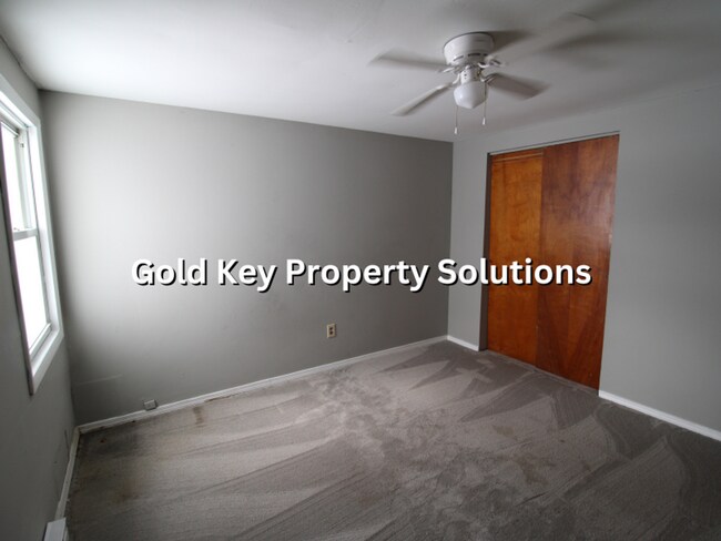 Building Photo - 9801 S Rinker-701/703 W Malissa