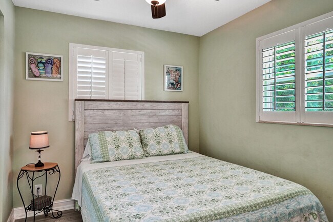 Building Photo - 1433 NE 27th St