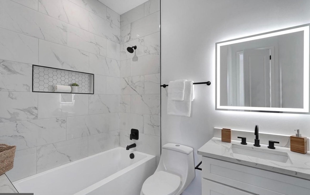 Building Photo - 638 Franklin St NE