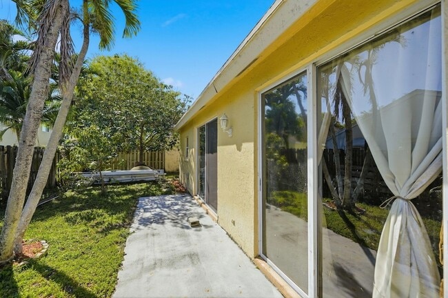 Building Photo - 1239 Sussex St