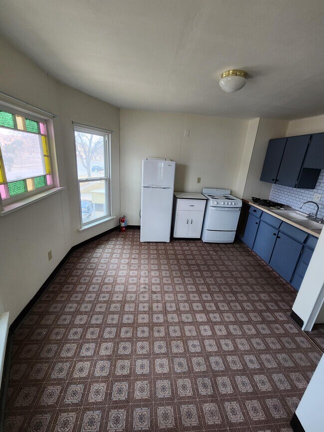 Building Photo - 403 Meeker St