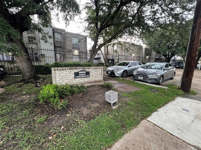 Building Photo - 6606 De Moss Dr
