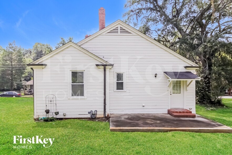 Building Photo - 3312 Bloomfield Ave SW