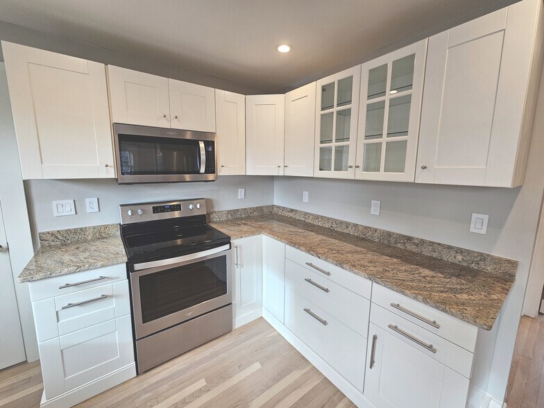 Building Photo - 70 Tufts St