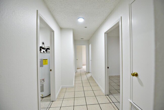 Building Photo - 1207 Birdie Cove