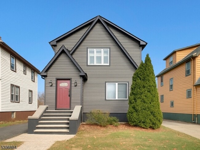 Primary Photo - 385 E Main St