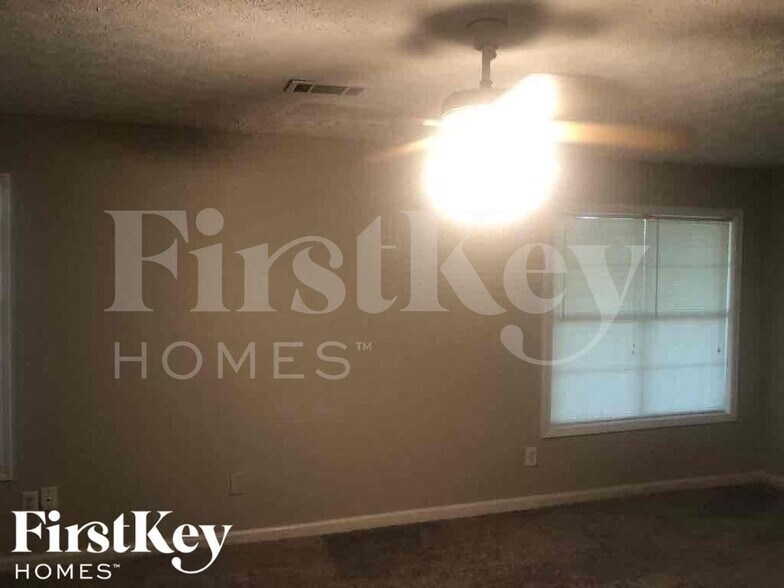 Building Photo - 319 Hills Point Rd