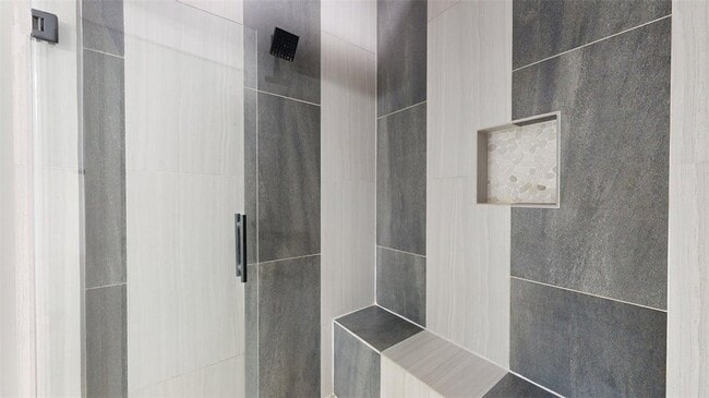 Building Photo - 4867 N Oakland Ln