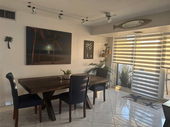 Building Photo - 1370 S Ocean Blvd