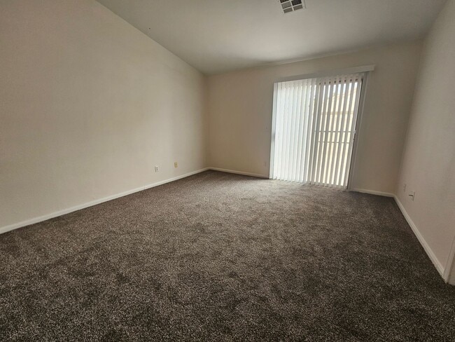 Building Photo - Charming Single-Story with Vaulted Ceilings Near Shopping & Freeways