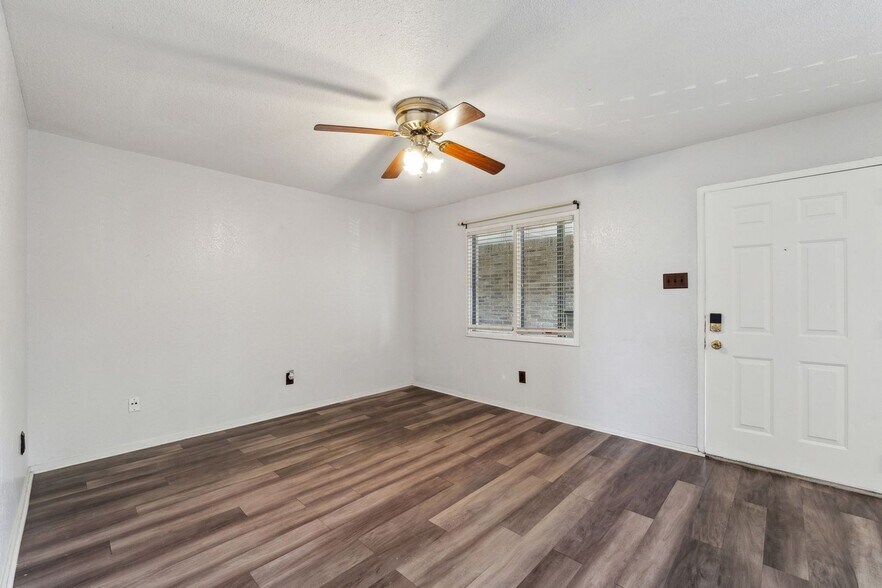 Building Photo - 1214 Baylor Ave