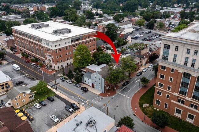 Building Photo - 2 bed/1 bath Townhome in WC Boro w/Off Street Parking