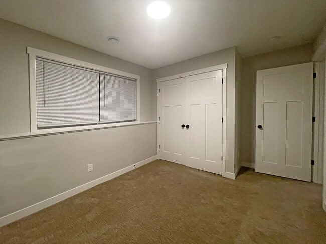 Building Photo - Spacious and Modern 4 Bedroom 3 Bath in Richfield is Pet Friendly!