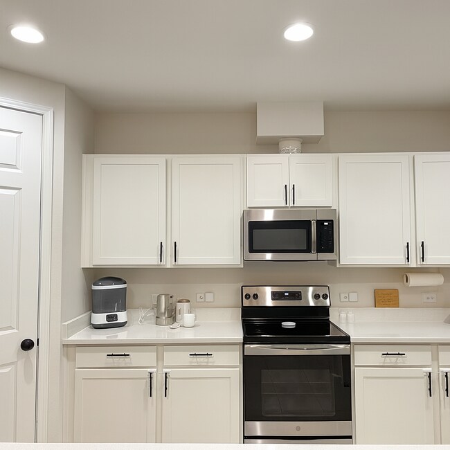 Building Photo - Northside Modern Home with Solar Power