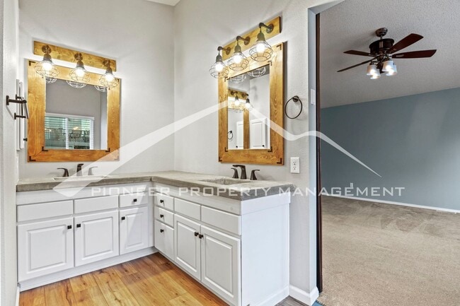 Building Photo - Beautiful 3bd/2.5 bath home with a peaceful backyard, AC, and 2.5 car garage near Ute Valley Park