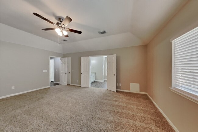 Building Photo - 9919 Villa Verde Dr