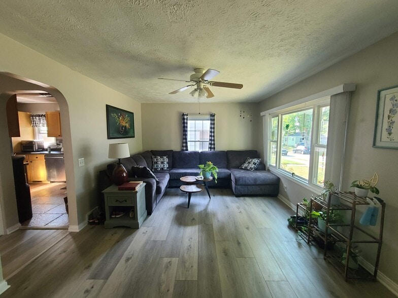 Living Room - 707 E Wood St