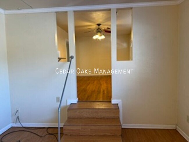 Building Photo - 217 Perry Ln